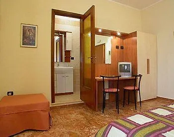 Couette-café Aurora 4*