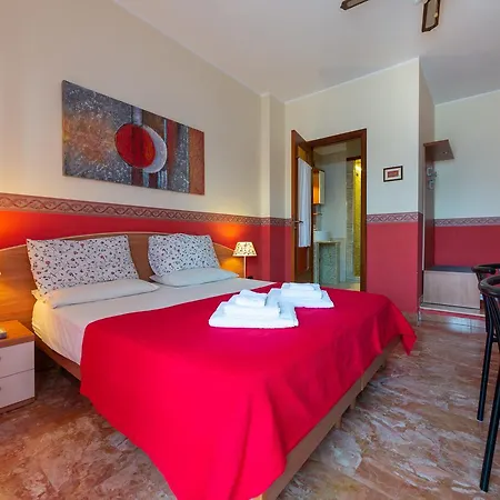 Couette-café Aurora 4*